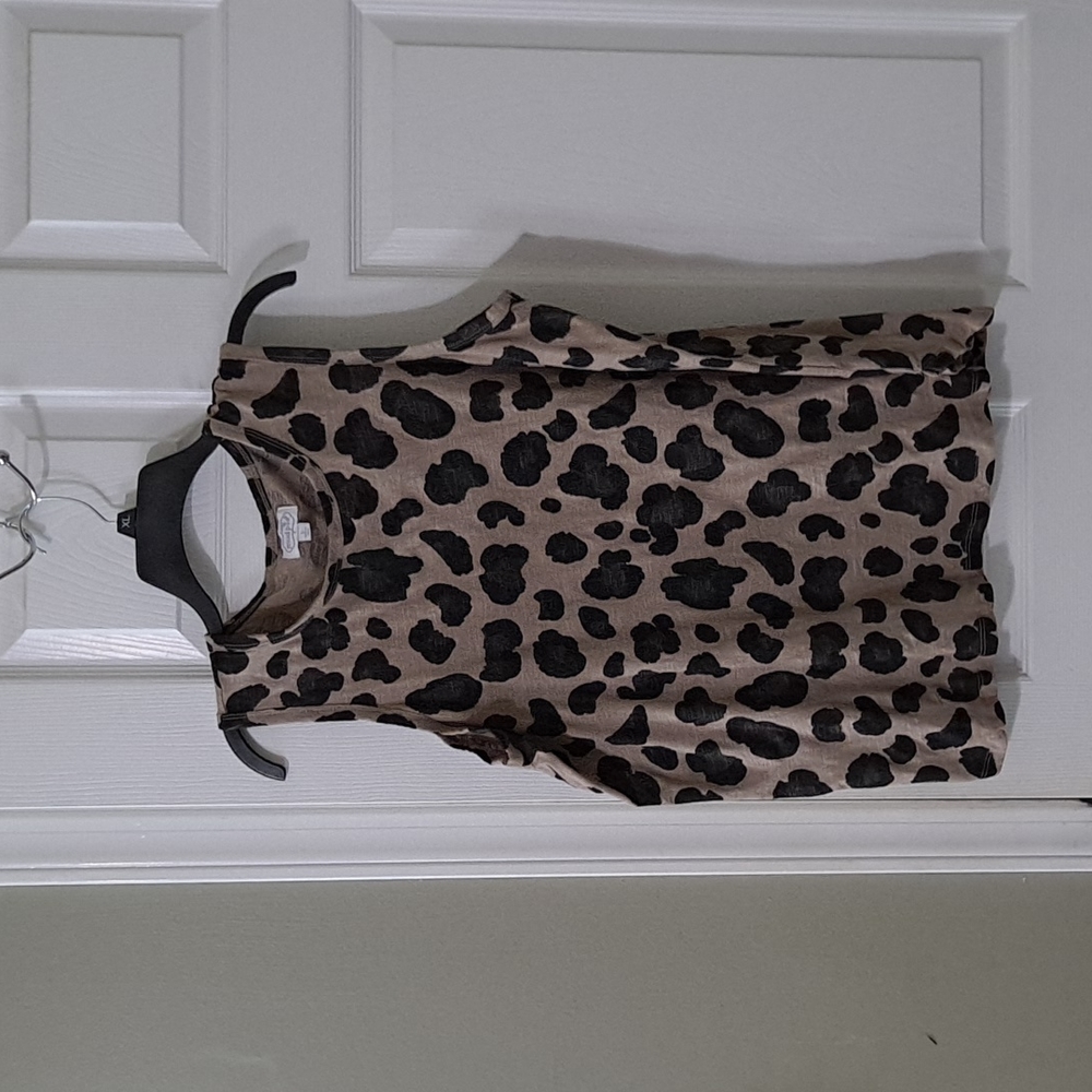 Leopard print sleeveless top
